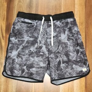 Vuori Banks Men's Black and Gray Patterned Unlined Shorts 7" inseam M